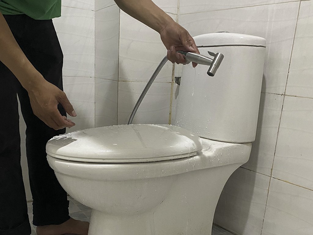 sửa ống nước 5 Dịch vụ sửa bồn cầu uy tín Hà Nội